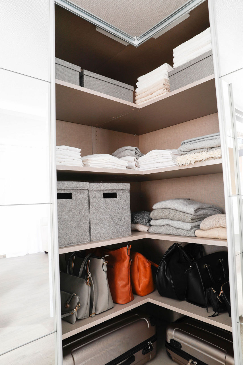  Schwebetüreneckschrank Quadra 4