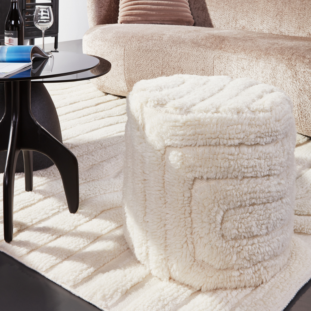  Hocker Puffy 1