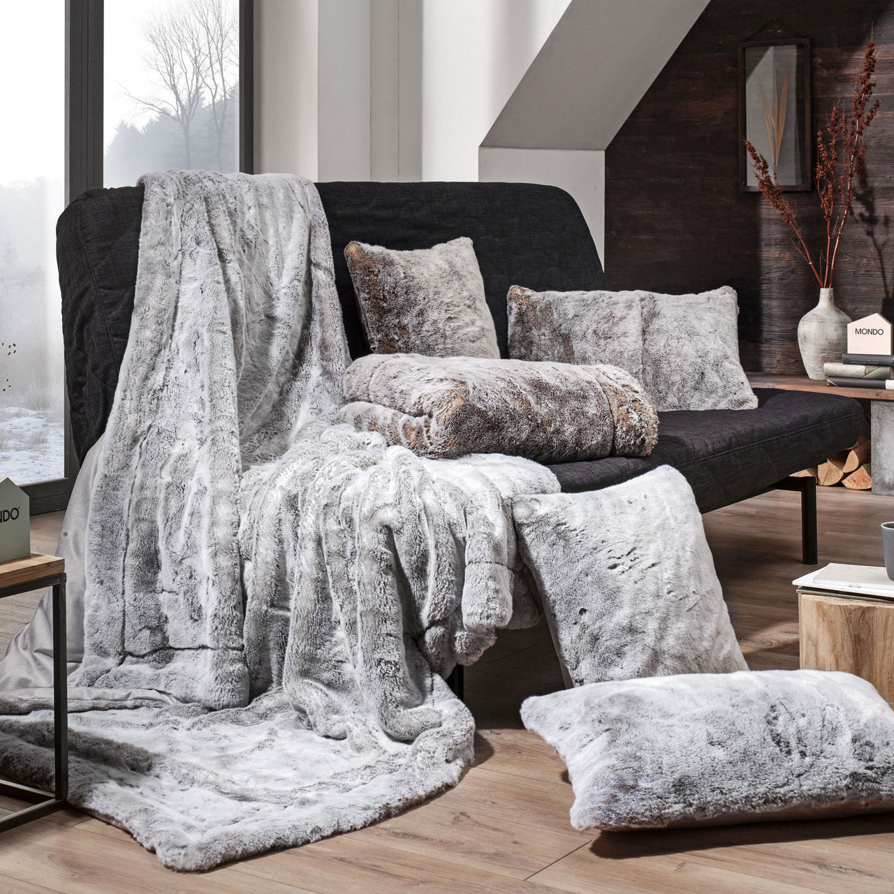  Fellimitatkissen Fluffy 1