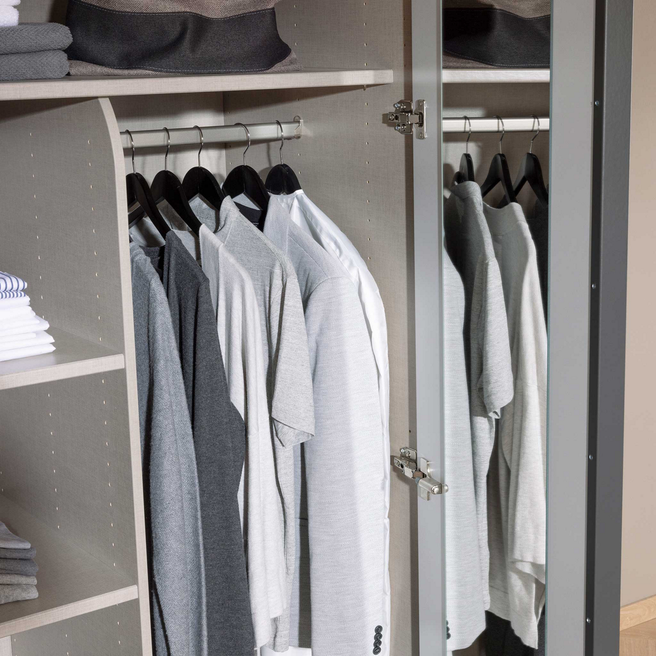  Kleiderschrank Skat