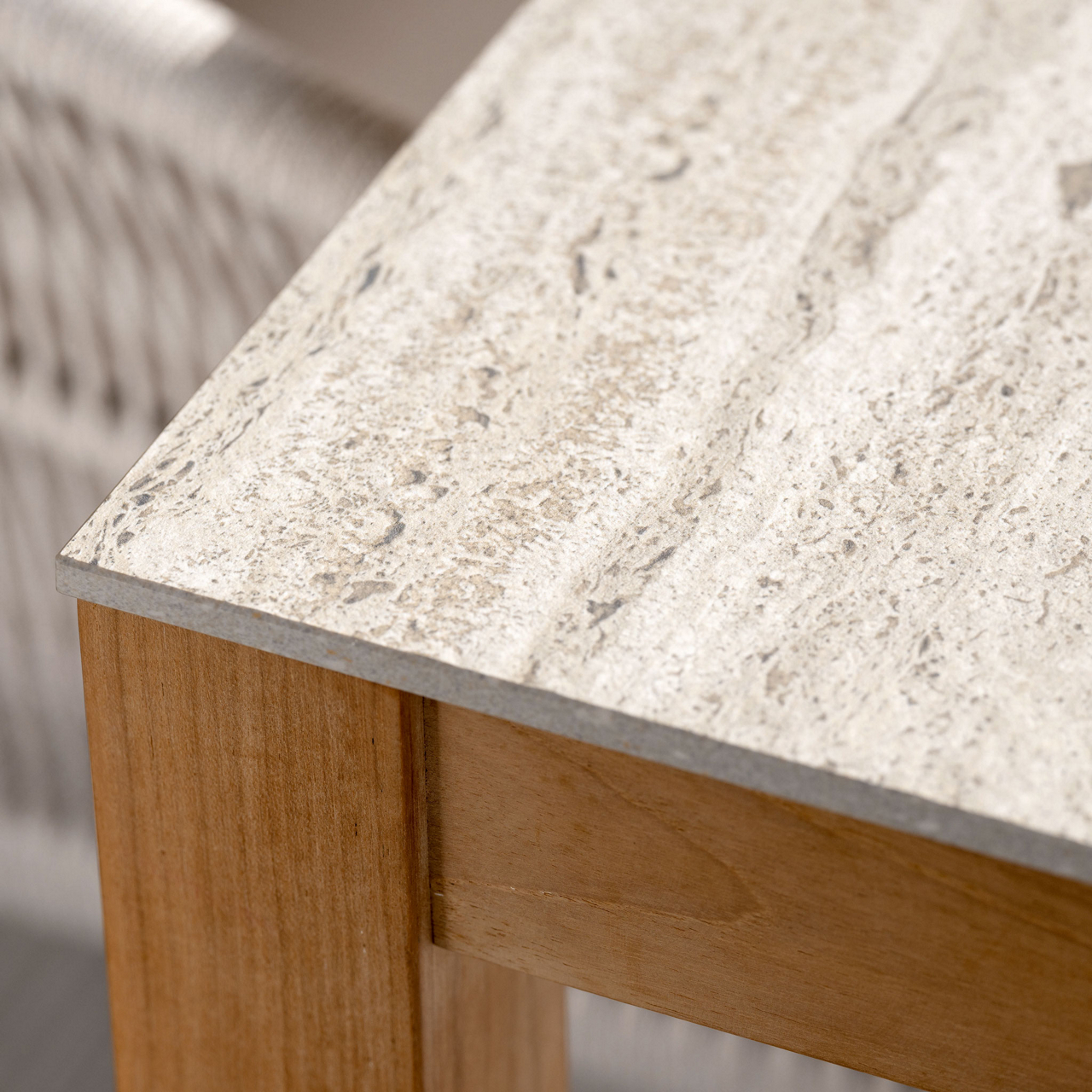  Tisch Dekton